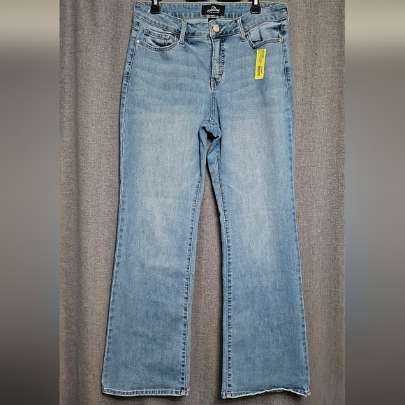 Jordache Mid Rise Curvy Bootcut Jeans Medium Wash Enzyme Size 14 New NWOT - Picture 4 of 13